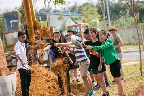 2A_Senior students_tree planting
