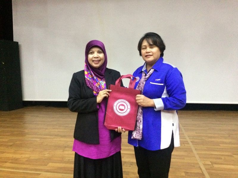 Token to Dr Azizah