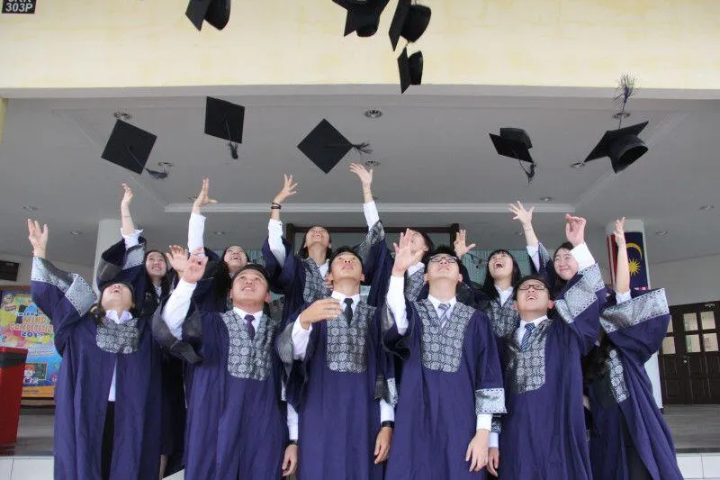 LIS Graduates Share Their Gratitude to Teachers and Parents on Testimonial Day