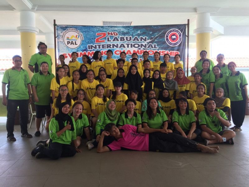 Volunteers and Swim Moms